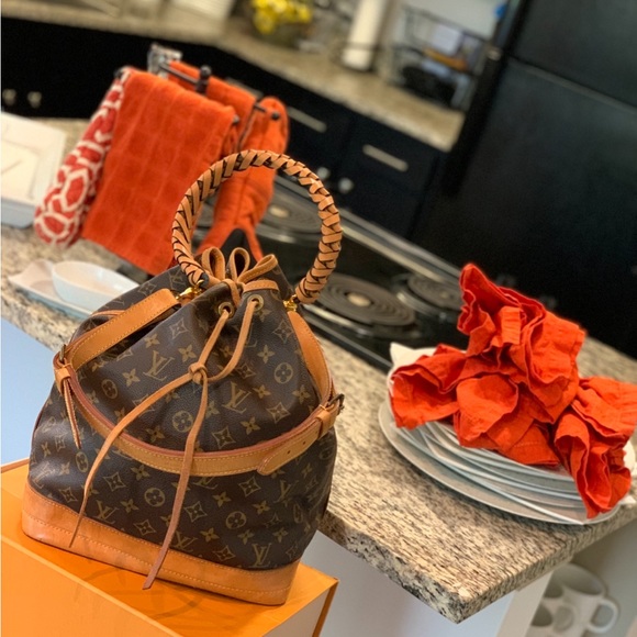 LV Bags 30% off coming soon on selected items - Picture 7 of 12